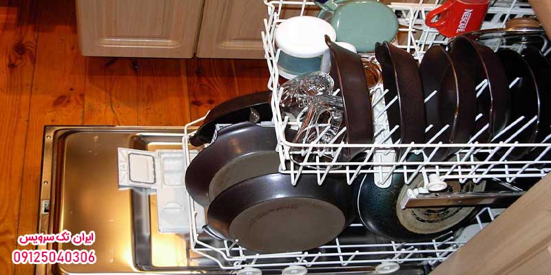چرا بعضی‌ها ظرف‌ها را قبل از ماشین ظرفشویی آبکشی می‌کنند؟ 